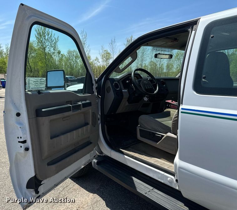 image for item EB2535 2008 Ford F350 Super Duty XLT SuperCab pickup truck