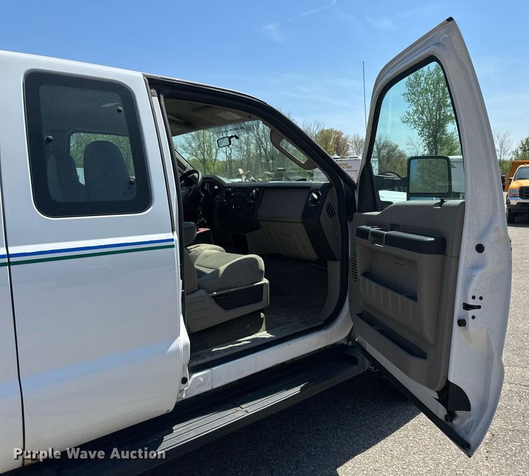 image for item EB2535 2008 Ford F350 Super Duty XLT SuperCab pickup truck