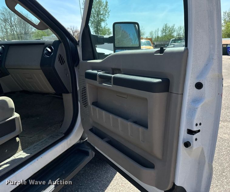 image for item EB2535 2008 Ford F350 Super Duty XLT SuperCab pickup truck