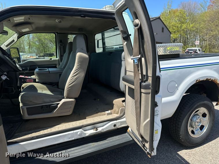 image for item EB2535 2008 Ford F350 Super Duty XLT SuperCab pickup truck
