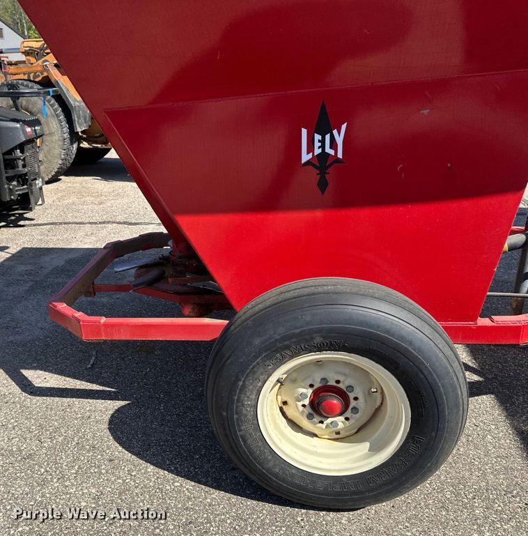 image for item EB2545 Lely L4000 spreader