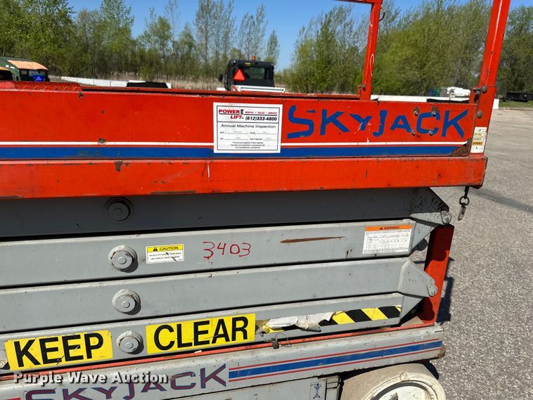 image for item EB2548 2002 Sky Jack SJIII 3226 scissor lift