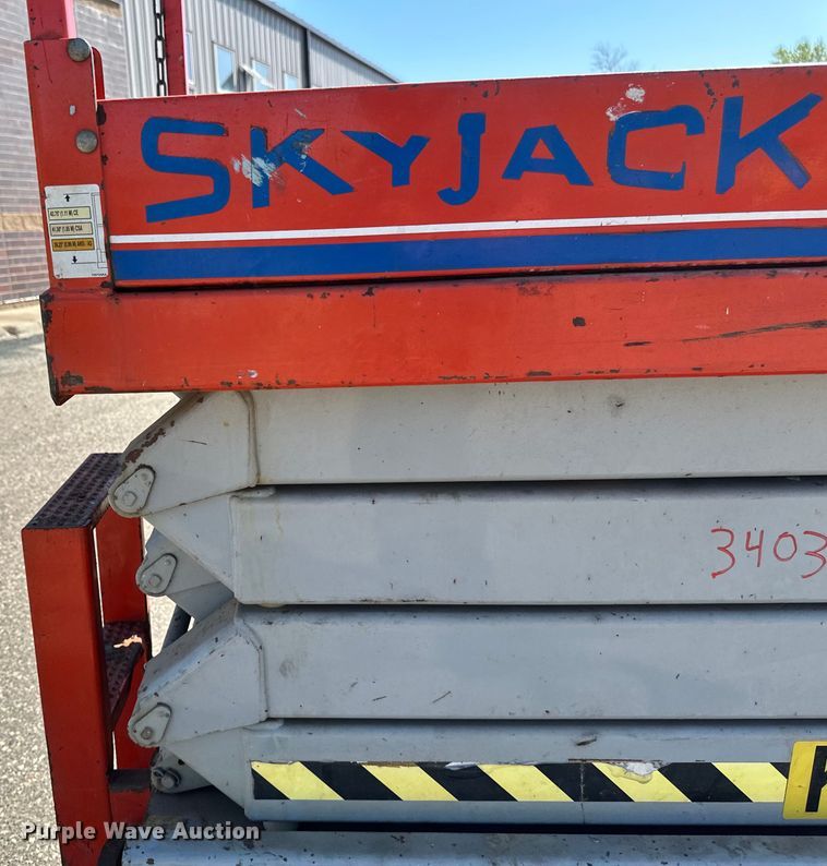 image for item EB2548 2002 Sky Jack SJIII 3226 scissor lift