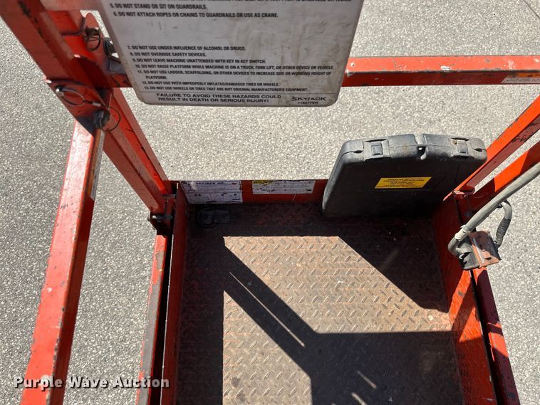 image for item EB2548 2002 Sky Jack SJIII 3226 scissor lift
