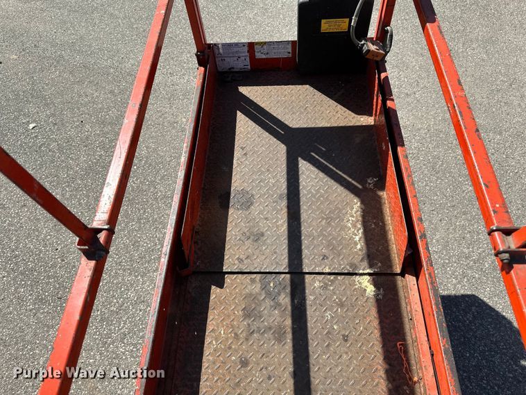 image for item EB2548 2002 Sky Jack SJIII 3226 scissor lift