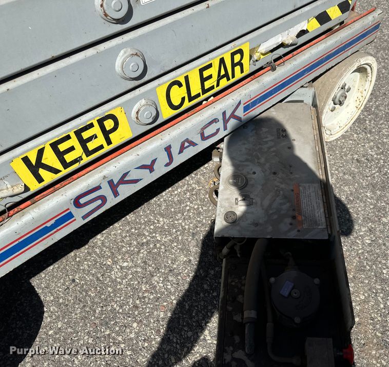 image for item EB2548 2002 Sky Jack SJIII 3226 scissor lift