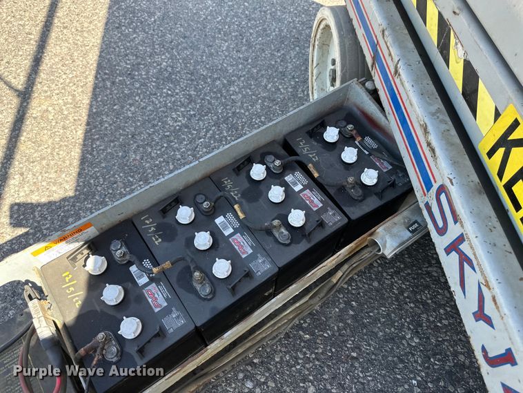 image for item EB2548 2002 Sky Jack SJIII 3226 scissor lift