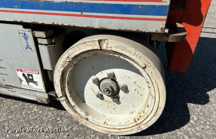 image for item EB2548 2002 Sky Jack SJIII 3226 scissor lift