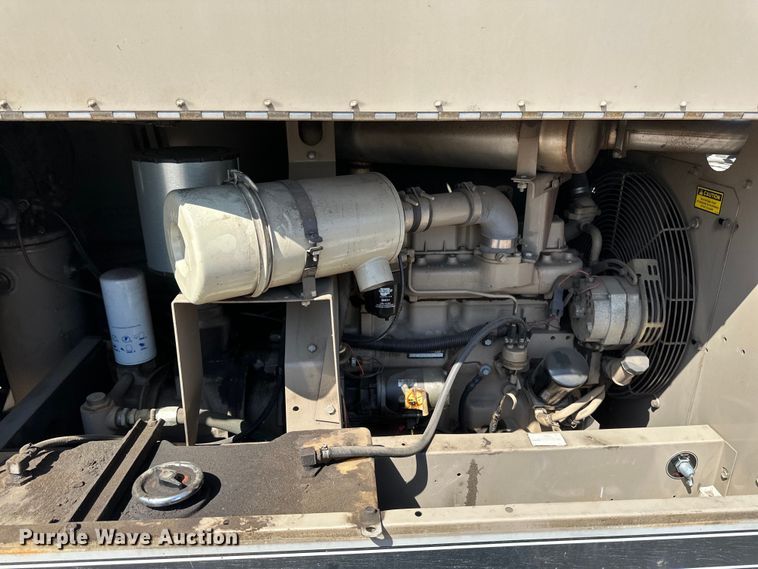 image for item EB2550 1996 LeRoi 0185DJ-E air compressor