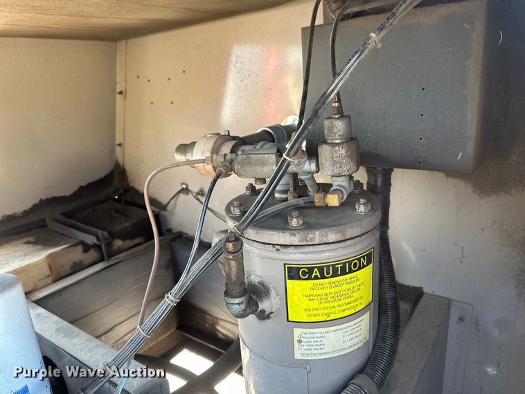 image for item EB2550 1996 LeRoi 0185DJ-E air compressor