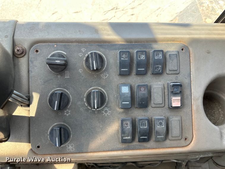 image for item EB2553 2002 Case 721C wheel loader