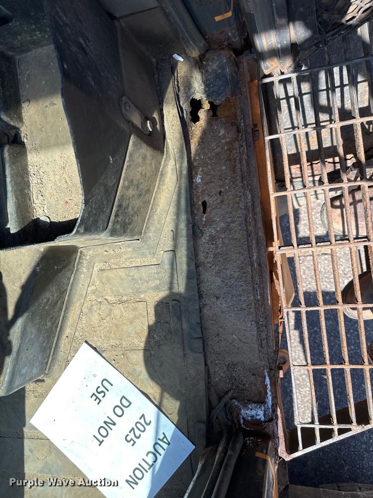 image for item EB2553 2002 Case 721C wheel loader