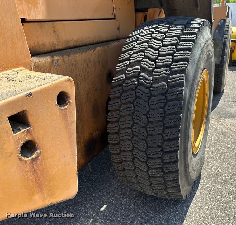 image for item EB2553 2002 Case 721C wheel loader