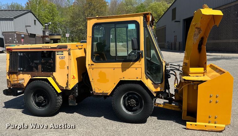 image for item EB2554 Trackless MT5T municipal tractor 