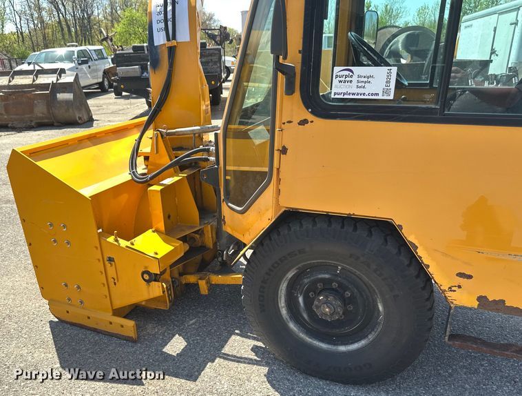 image for item EB2554 Trackless MT5T municipal tractor 