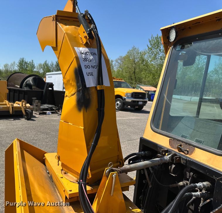 image for item EB2554 Trackless MT5T municipal tractor 
