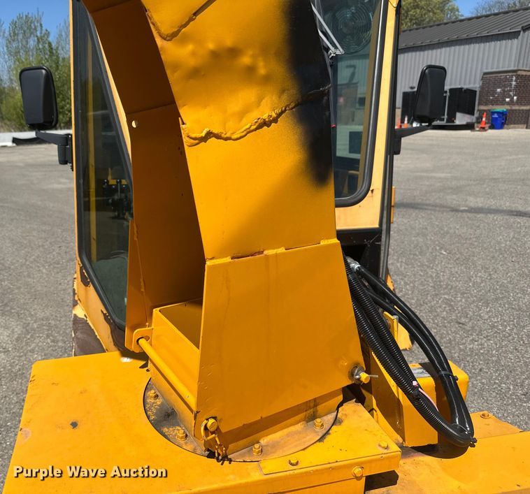 image for item EB2554 Trackless MT5T municipal tractor 