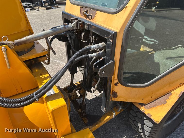 image for item EB2554 Trackless MT5T municipal tractor 