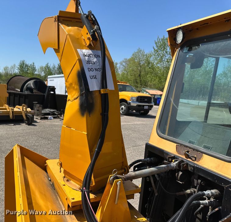 image for item EB2554 Trackless MT5T municipal tractor 