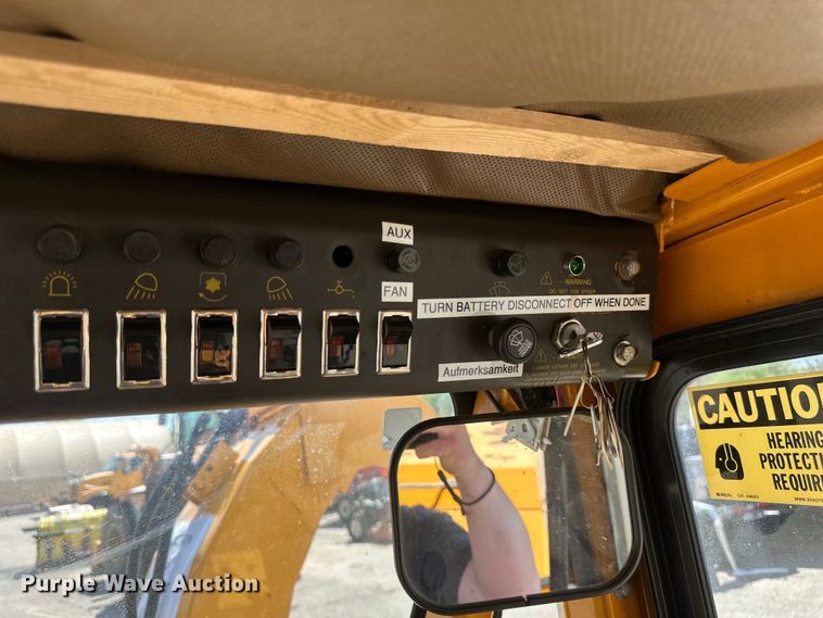 image for item EB2554 Trackless MT5T municipal tractor 