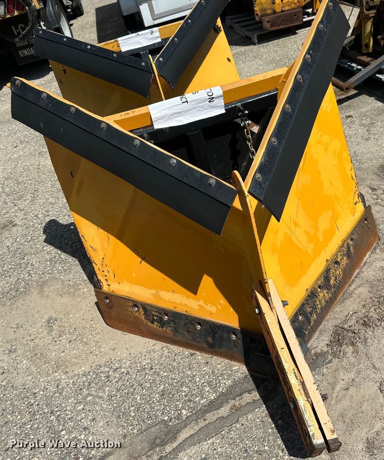 image for item EB2554 Trackless MT5T municipal tractor 