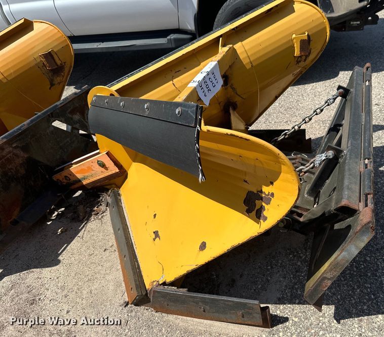 image for item EB2554 Trackless MT5T municipal tractor 