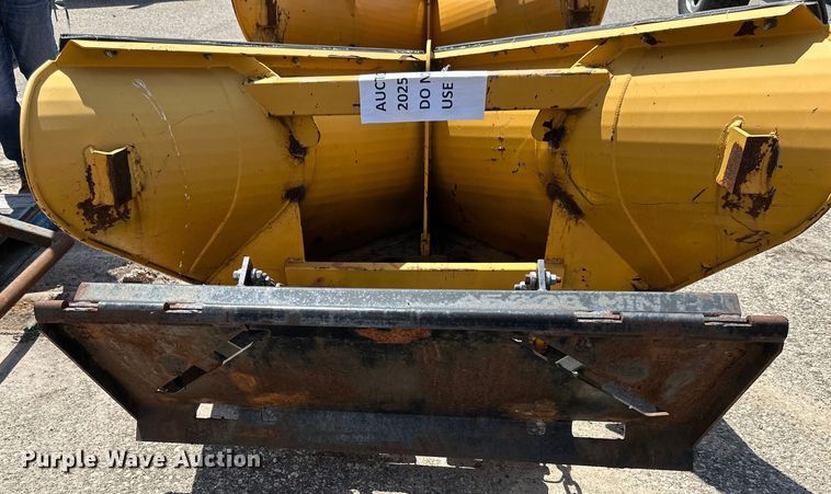 image for item EB2554 Trackless MT5T municipal tractor 