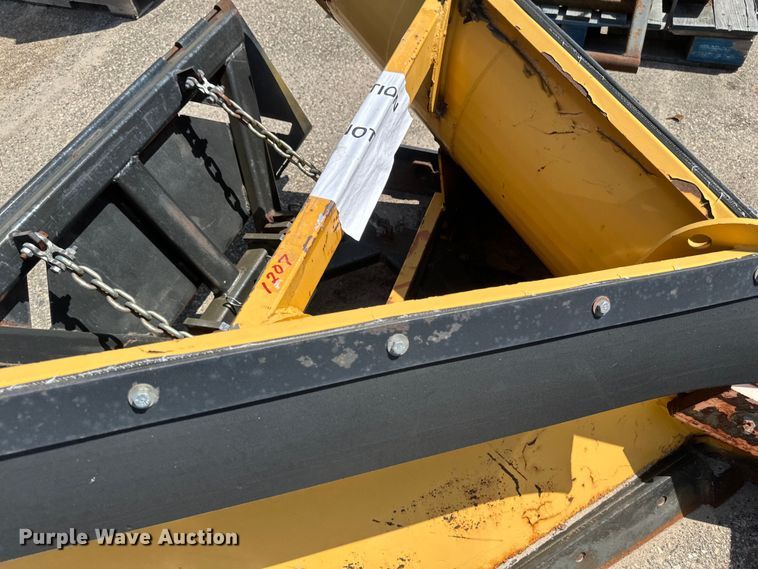 image for item EB2554 Trackless MT5T municipal tractor 