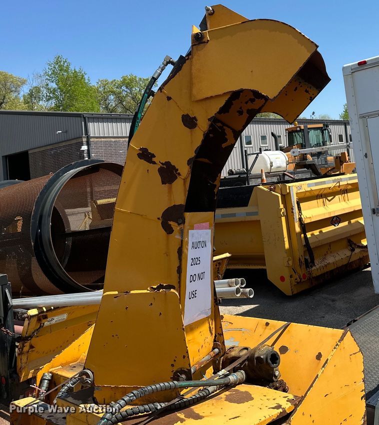 image for item EB2554 Trackless MT5T municipal tractor 