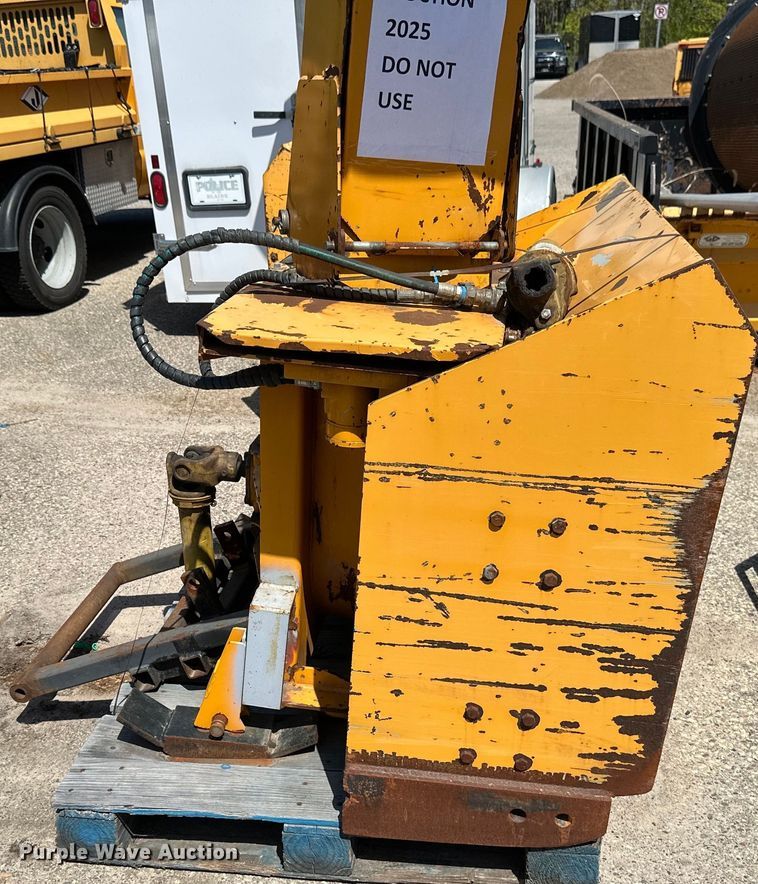 image for item EB2554 Trackless MT5T municipal tractor 