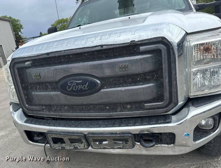 image for item EB2573 2013 Ford F550 Super Duty XLT Supercab bucket truck