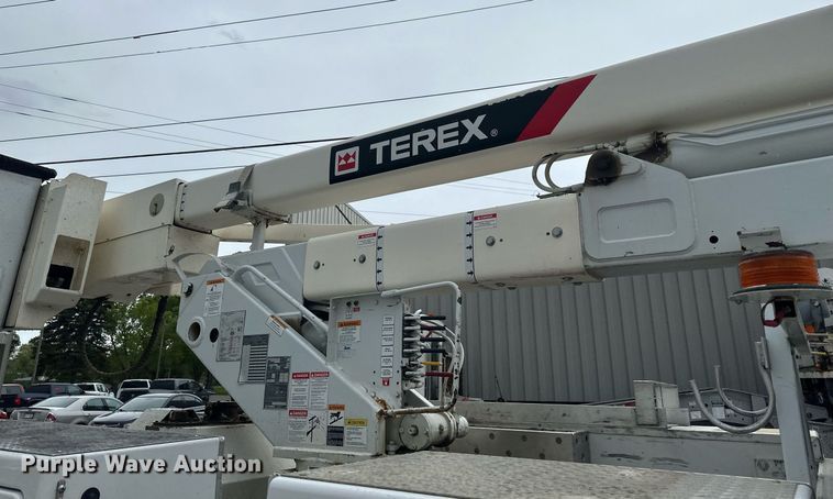 image for item EB2573 2013 Ford F550 Super Duty XLT Supercab bucket truck