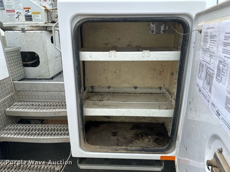 image for item EB2573 2013 Ford F550 Super Duty XLT Supercab bucket truck