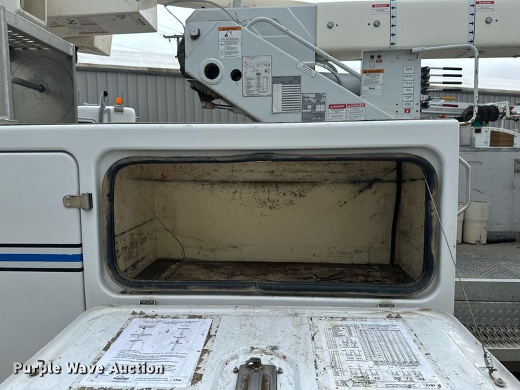 image for item EB2573 2013 Ford F550 Super Duty XLT Supercab bucket truck