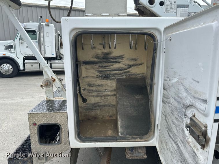 image for item EB2573 2013 Ford F550 Super Duty XLT Supercab bucket truck