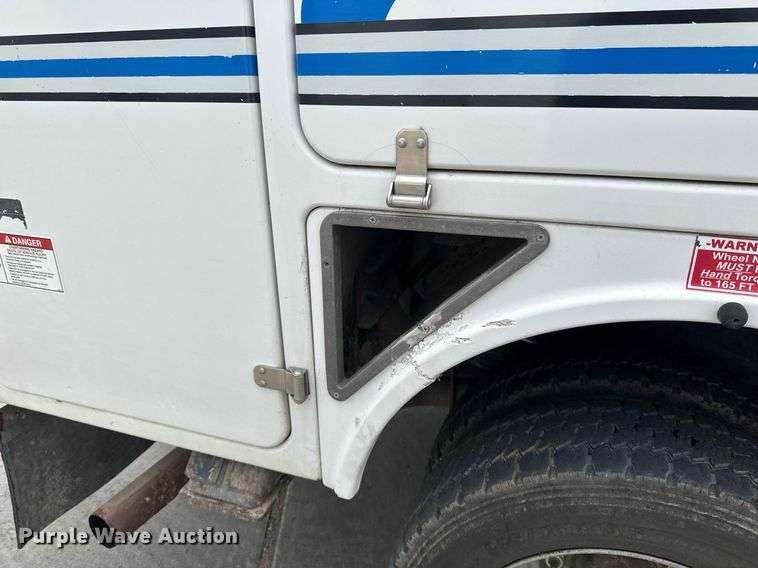 image for item EB2573 2013 Ford F550 Super Duty XLT Supercab bucket truck