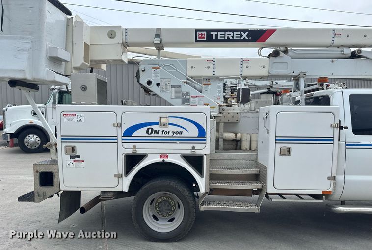 image for item EB2573 2013 Ford F550 Super Duty XLT Supercab bucket truck