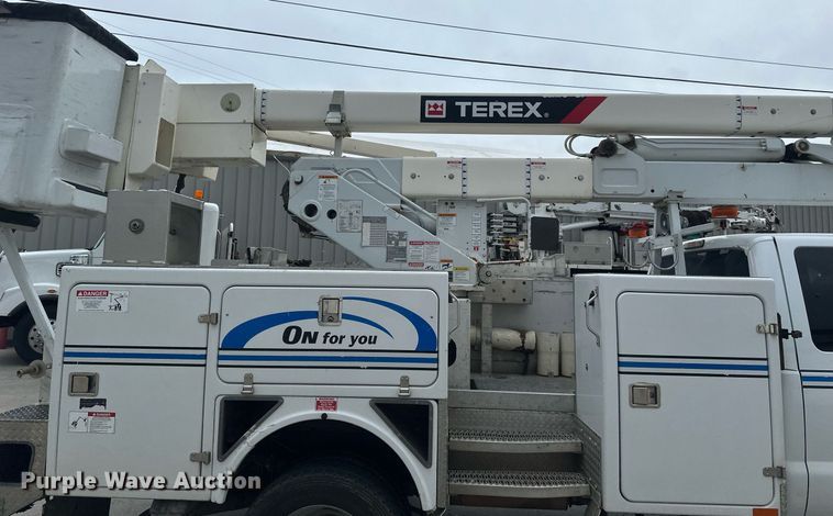 image for item EB2573 2013 Ford F550 Super Duty XLT Supercab bucket truck