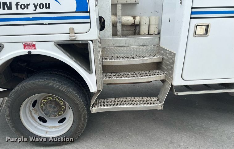 image for item EB2573 2013 Ford F550 Super Duty XLT Supercab bucket truck