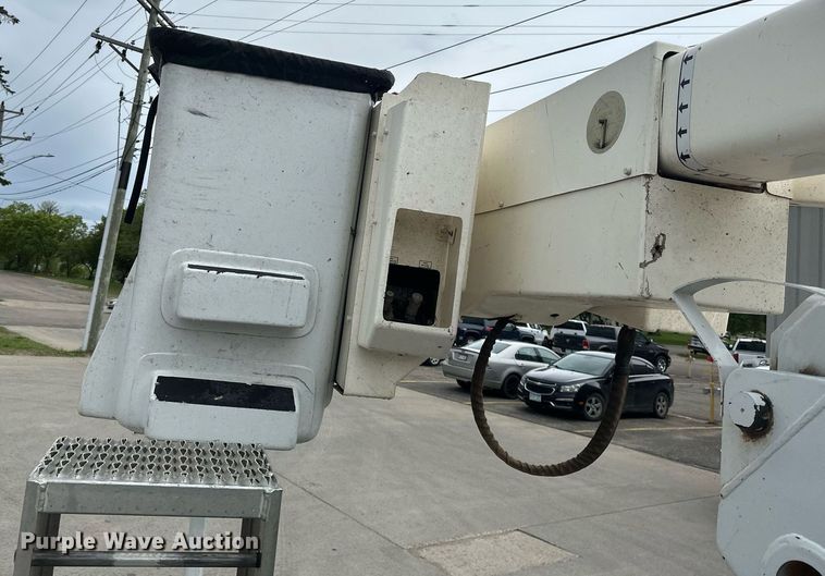 image for item EB2573 2013 Ford F550 Super Duty XLT Supercab bucket truck