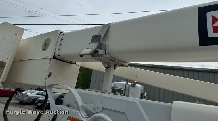 image for item EB2573 2013 Ford F550 Super Duty XLT Supercab bucket truck