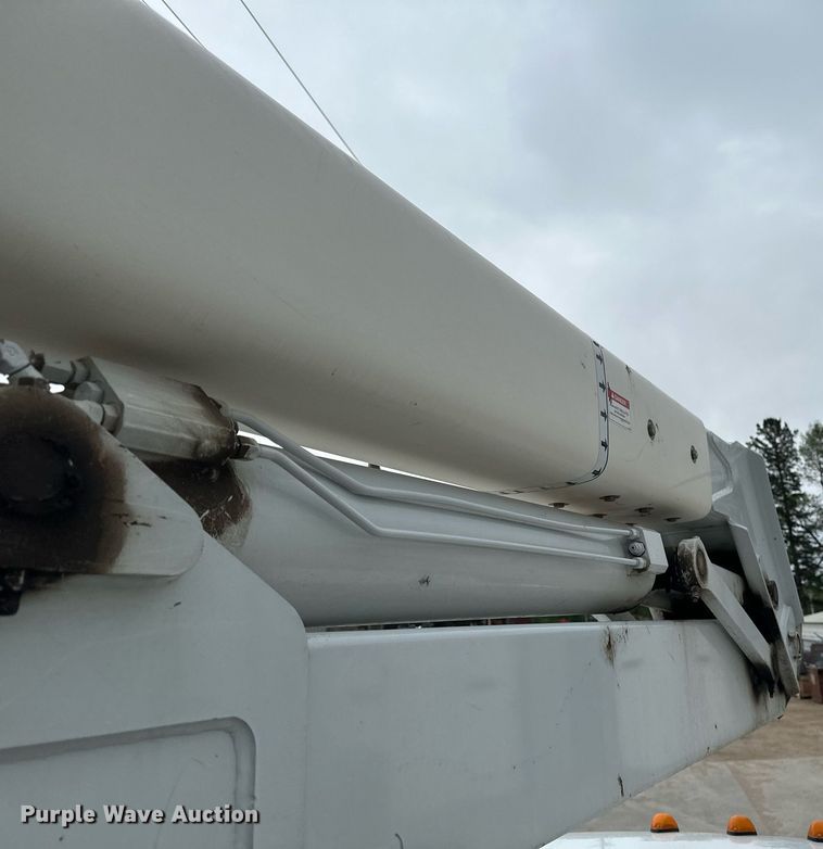 image for item EB2573 2013 Ford F550 Super Duty XLT Supercab bucket truck