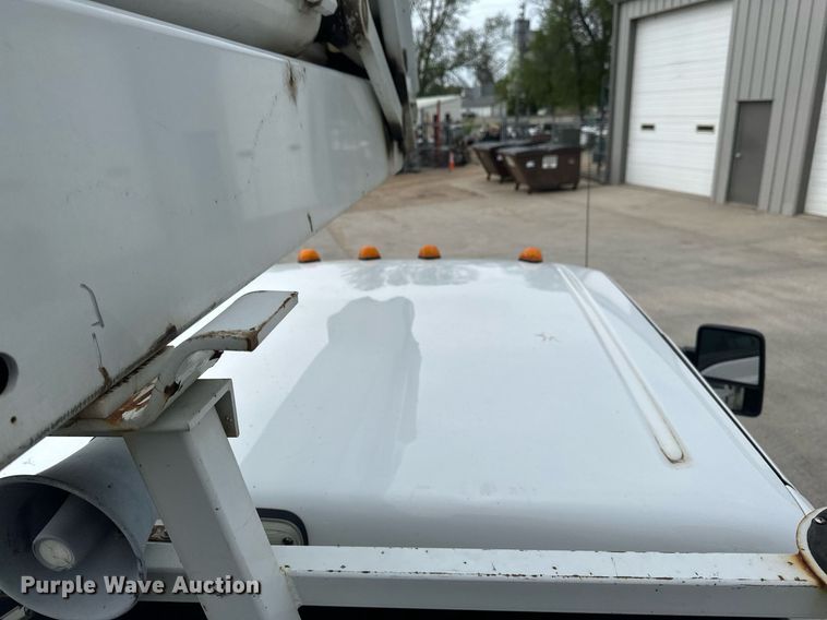 image for item EB2573 2013 Ford F550 Super Duty XLT Supercab bucket truck
