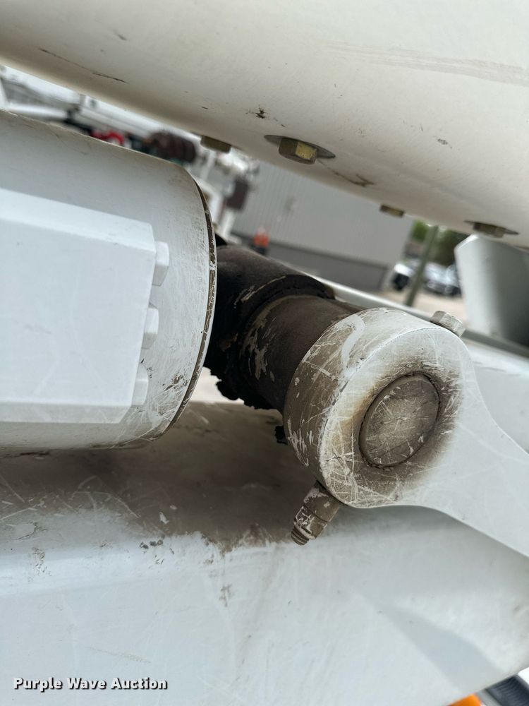 image for item EB2573 2013 Ford F550 Super Duty XLT Supercab bucket truck