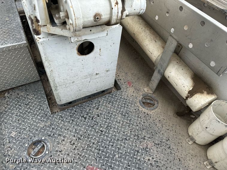 image for item EB2573 2013 Ford F550 Super Duty XLT Supercab bucket truck