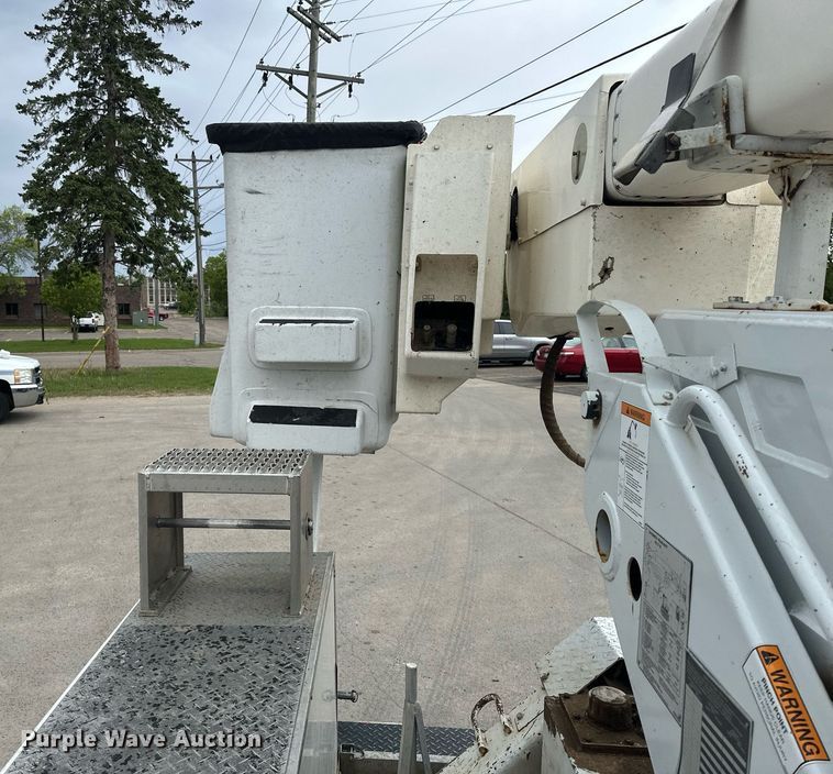 image for item EB2573 2013 Ford F550 Super Duty XLT Supercab bucket truck