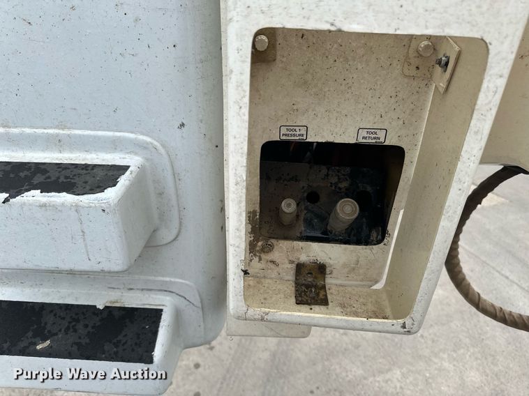 image for item EB2573 2013 Ford F550 Super Duty XLT Supercab bucket truck