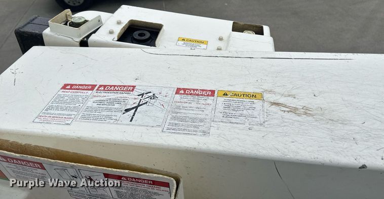 image for item EB2573 2013 Ford F550 Super Duty XLT Supercab bucket truck