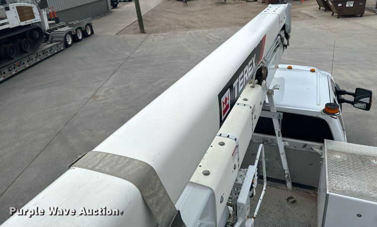 image for item EB2573 2013 Ford F550 Super Duty XLT Supercab bucket truck