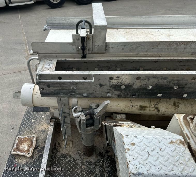 image for item EB2573 2013 Ford F550 Super Duty XLT Supercab bucket truck